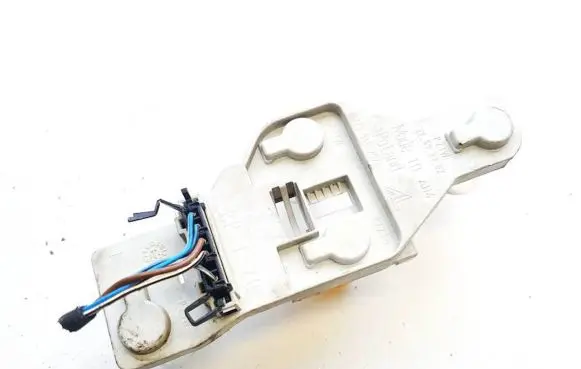 Skoda Octavia Mk2 (1Z) Tail light bulb cover holder 1z9945257 27592102