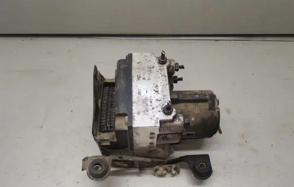 Audi A4 S4 B5 8D ABS Pump 8D0614111