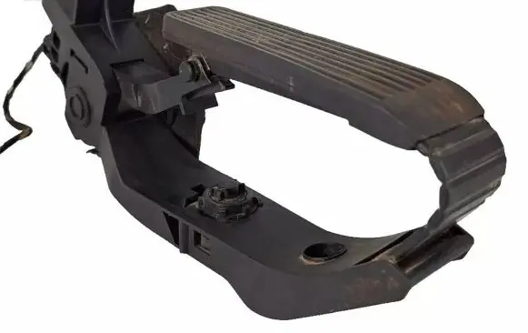 Mercedes-Benz C W203 Accelerator throttle pedal A2113000404