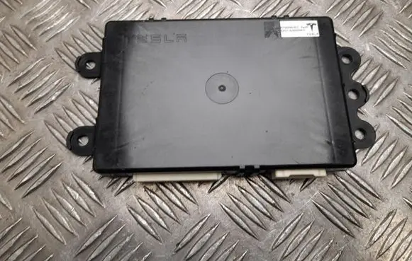 Tesla Model S Air suspension control unit module (rear) 106098900C