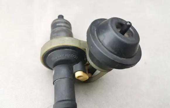 Audi A6 S6 C4 4A Coolant heater control valve 4A0819809