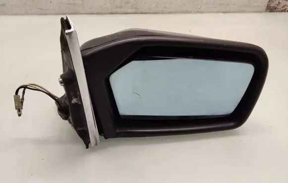 Mercedes-Benz W123 Front door electric wing mirror