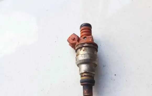 Chrysler Voyager Fuel injector INP066 MD158484