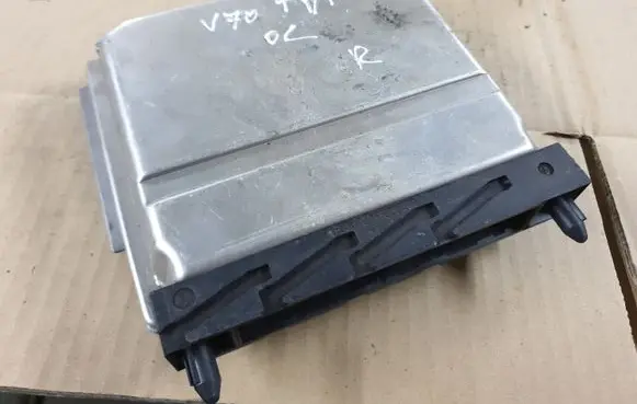 Volvo V70 Engine control unit/module 0281001776 09496667A