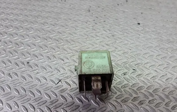BMW 5 E39 Other relay 61368373700 V23134K59X312