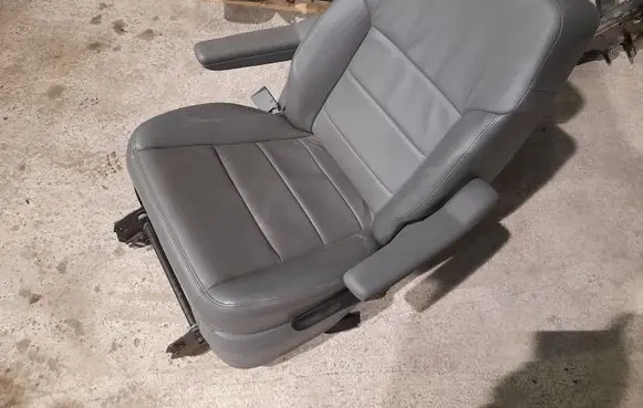 Volkswagen Routan Rear seat 