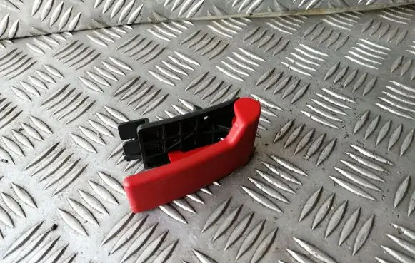 Engine bonnet (hood) release handle