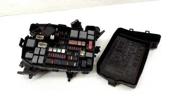Toyota Auris E180 Fuse box set