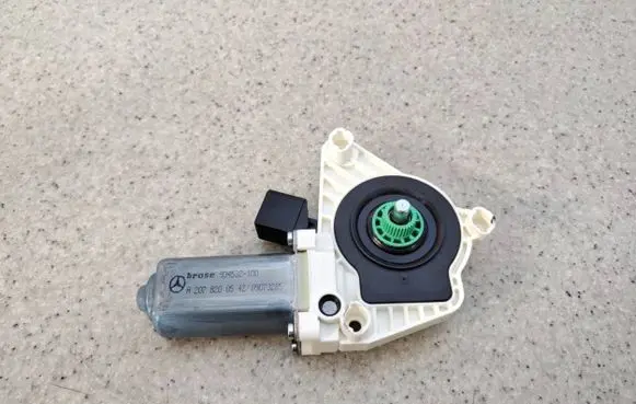 Mercedes-Benz CLS C218 X218 Front door window regulator with motor A2078200542