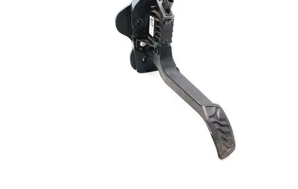 Accelerator throttle pedal