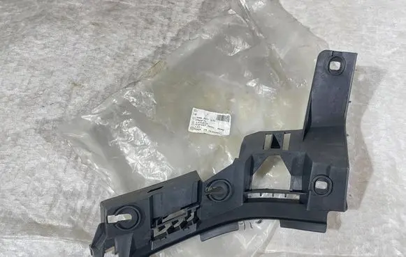 Volkswagen Golf Plus Rear bumper mounting bracket 5M0807375 5M0807393A