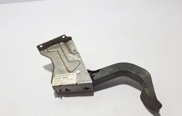 Volkswagen Amarok Clutch pedal 2H0721059C
