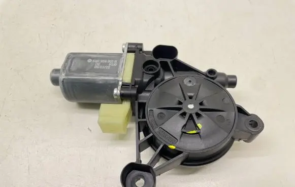 Skoda Kodiaq Front door window regulator motor 5Q0959801B 0130822717 E850202099