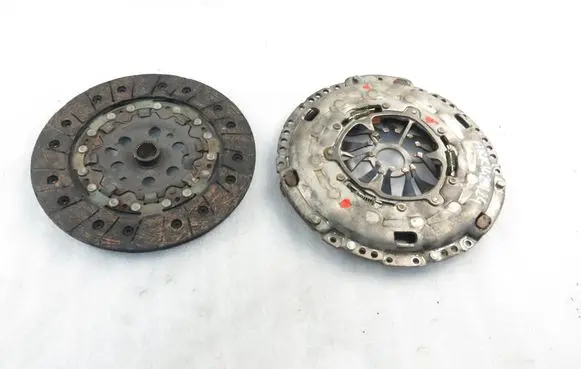 Volkswagen PASSAT B6 Clutch set kit 123042610 323064110
