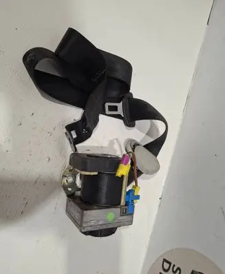 Volkswagen Golf IV Front seatbelt 