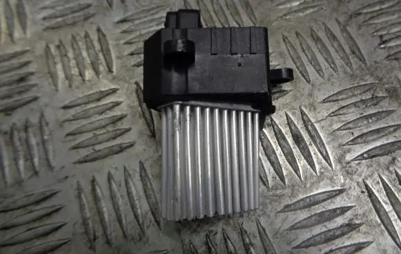 BMW 5 E39 Heater blower fan relay 3148800000