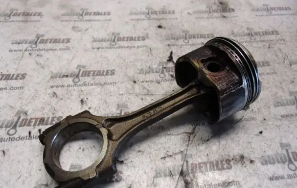 Toyota Corolla Verso AR10 Piston with connecting rod