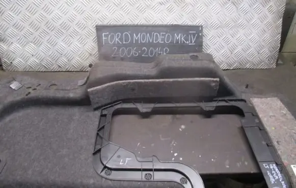 Ford Mondeo MK IV Tailgate/boot cover trim set 