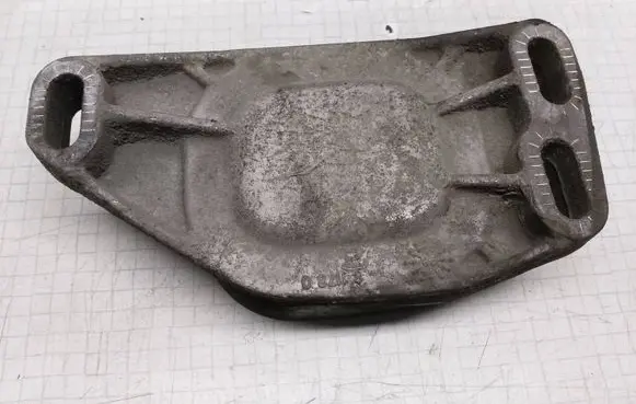 Audi A4 S4 B6 8E 8H Engine mounting bracket 8D0199335Q