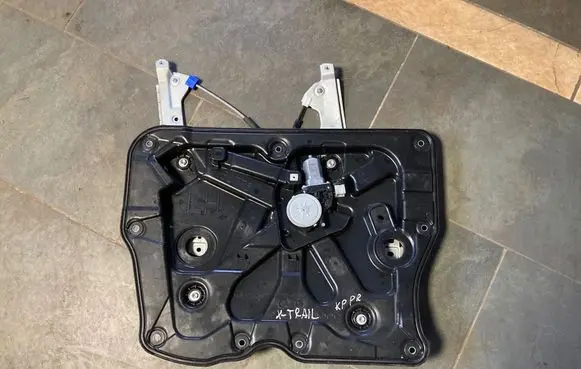 Nissan X-Trail T31 Front door window regulator with motor 80731EG000 2621003900