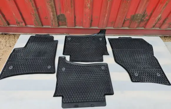 Volkswagen Touareg I Car floor mat set 7L1061501 7L1061511