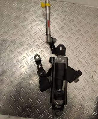 Volvo V70 Front seatbelt 6075637l0b