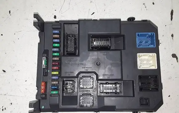 Citroen C3 Picasso Fuse module 9664983480 22661F01