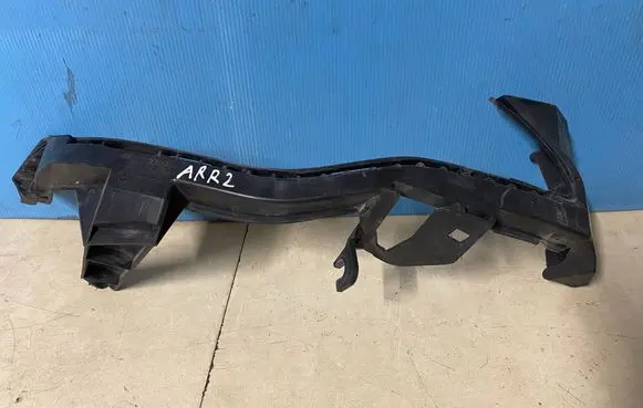 Subaru XV Headlight/headlamp mounting bracket 