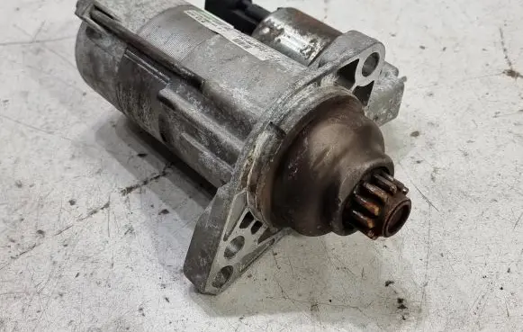 Volkswagen Golf VI Starter motor 02Z911023P
