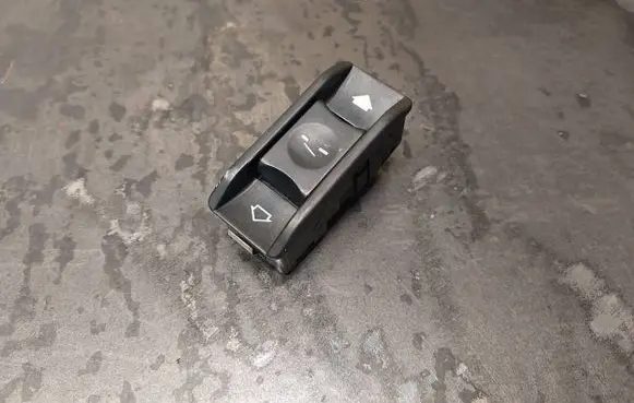 BMW 5 E39 Sunroof switch 8352182 61318352182