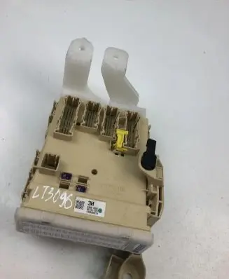 Toyota Auris E180 Fuse box set 8922102340