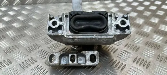 Skoda Octavia Mk3 (5E) Engine mount bracket 5Q0199262