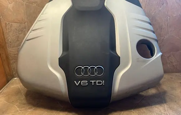 Audi A8 S8 D4 4H Engine cover (trim)