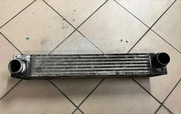 BMW 5 E60 E61 Intercooler radiator 7795823 F64380