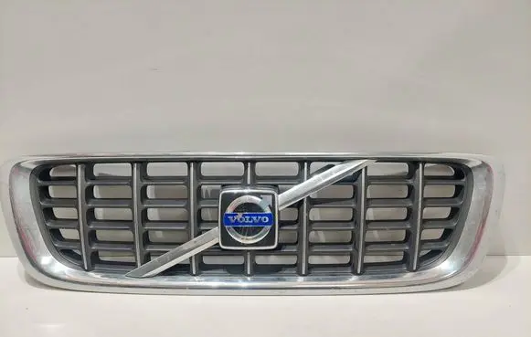 Front bumper upper radiator grill