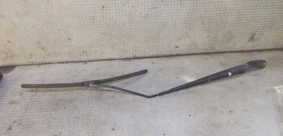 Volkswagen Routan Windshield/front glass wiper blade 24030776