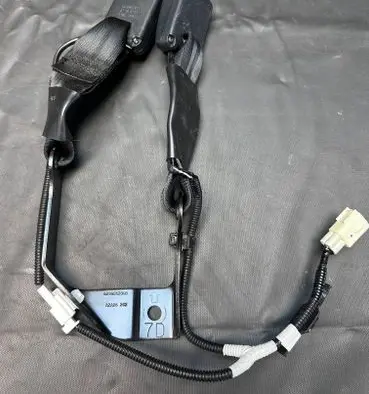 Toyota Hilux VIII Middle seatbelt buckle (rear) 629940900 733800K400 629926200B