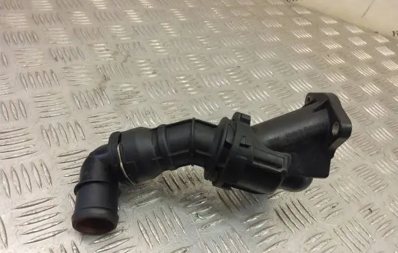 Audi Q3 8U Engine coolant pipe/hose 04L121111