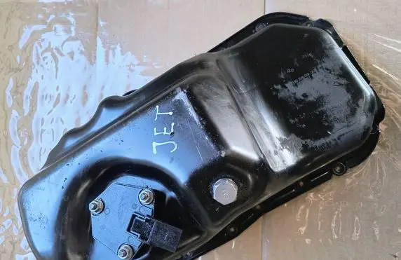 Volkswagen Jetta VI Oil sump 