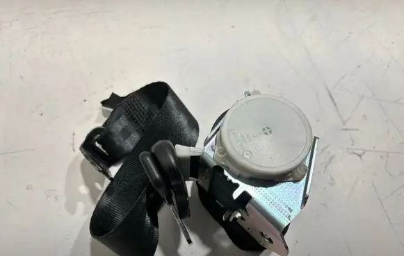 Ford Fiesta Rear seatbelt 33035173