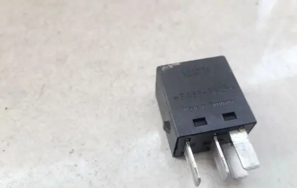 Mitsubishi Pajero Other relay MB953382