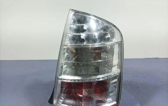 Toyota Prius (NHW20) Rear/tail lights