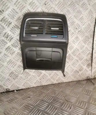 Rear air vent grill