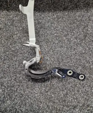 BMW 5 G30 G31 Tailgate/trunk/boot hinge 73904114