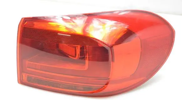 Volkswagen Tiguan Rear/tail lights 5N0945096Q