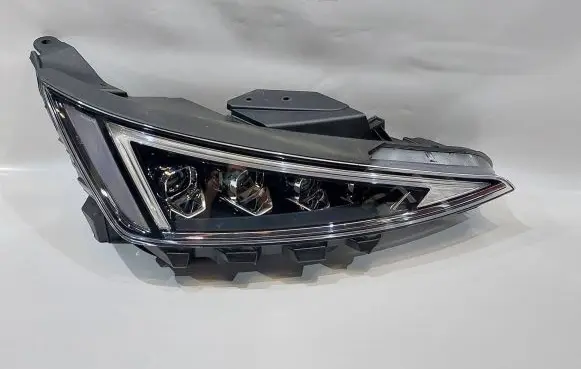 Hyundai Elantra VII Headlight/headlamp 92102-F2700