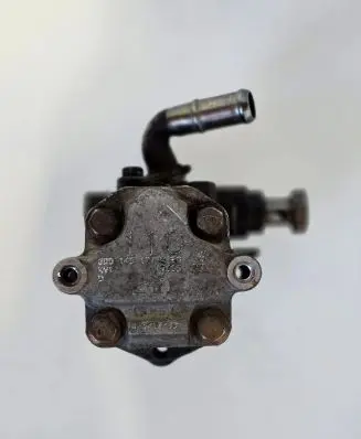 Volkswagen PASSAT B5 Power steering pump 8D0145177