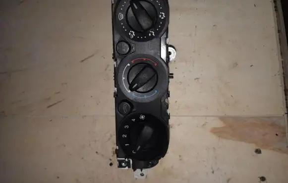 Ford Focus Climate control unit