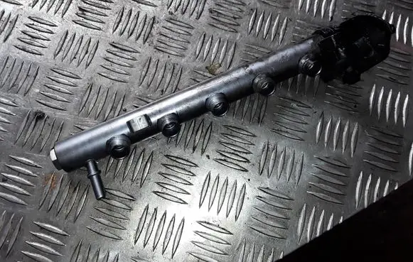 Opel Vivaro Fuel main line pipe 8201323501 175214823