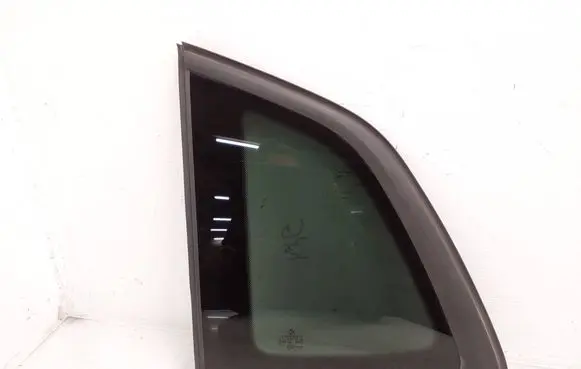 Volkswagen Tiguan Rear side window 571845041J